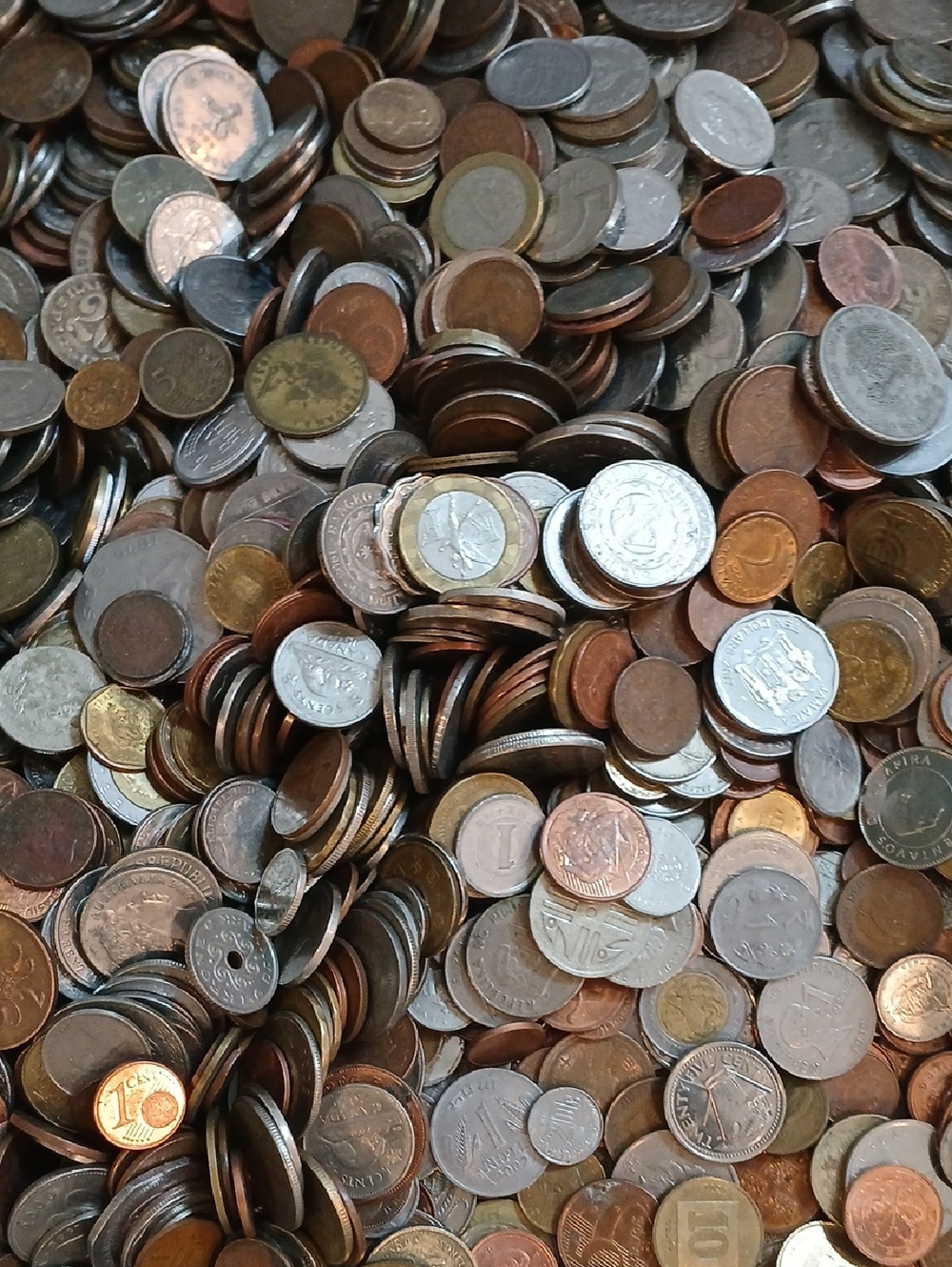 Mixed World Coin Lot - Assorted Metallic Tones Lot Of 100